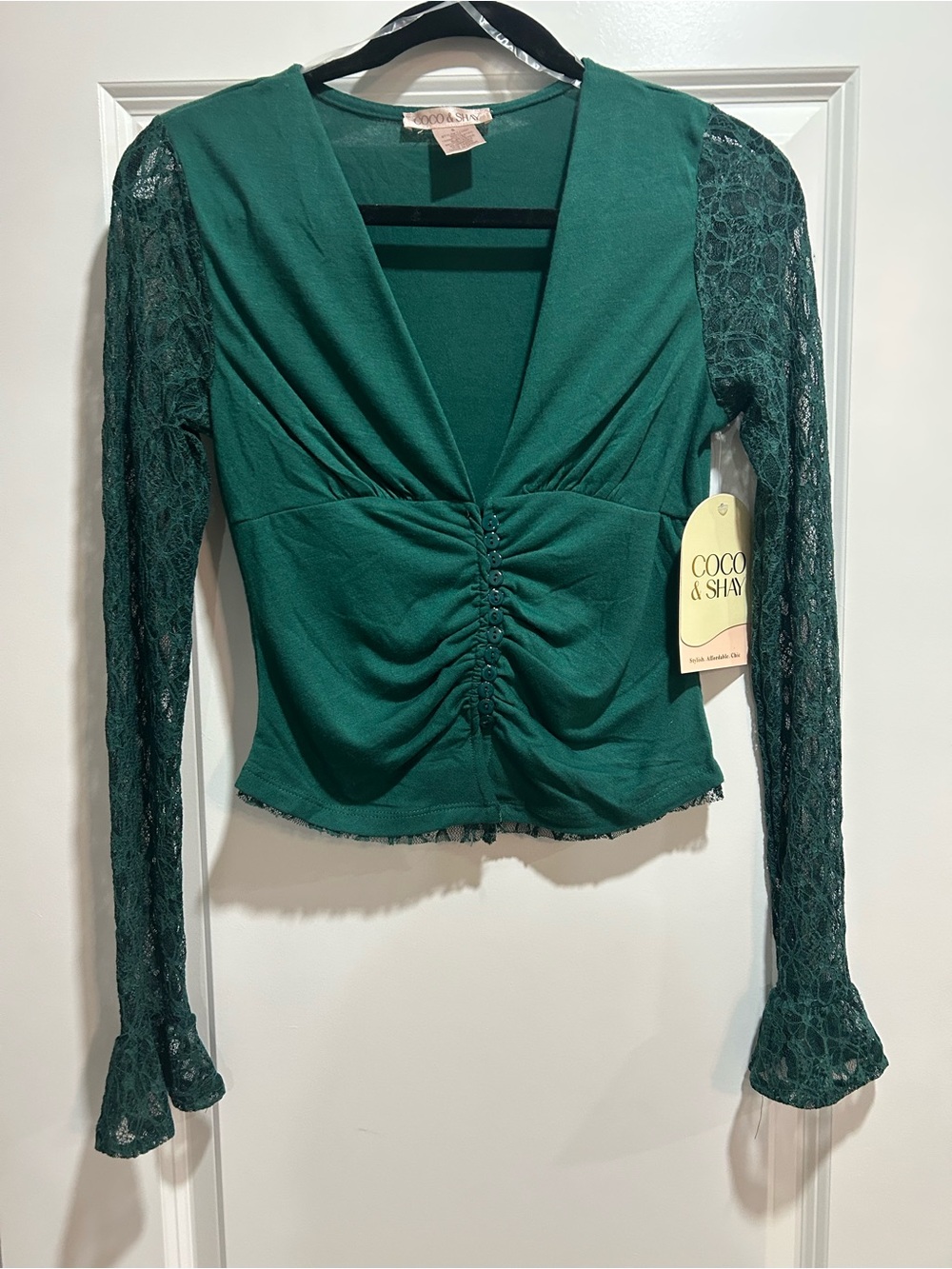 Coco & Shay Emerald Green Lace-Sleeve Ruched V-Neck Crop Top - Small